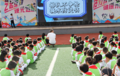 <b>房县东城小学“集中+分班”开展开学平安第一课</b>